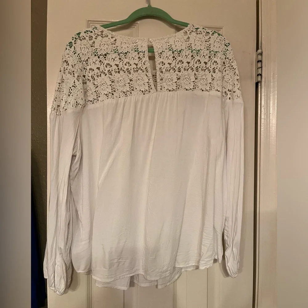 White Lace Yoke Long Sleeve Women's Top